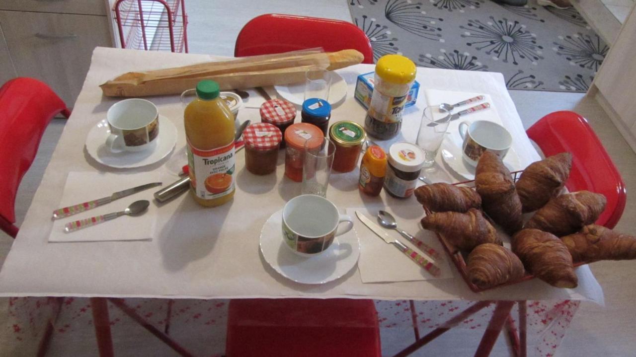 Les Glycines Bed & Breakfast Choloy Bagian luar foto