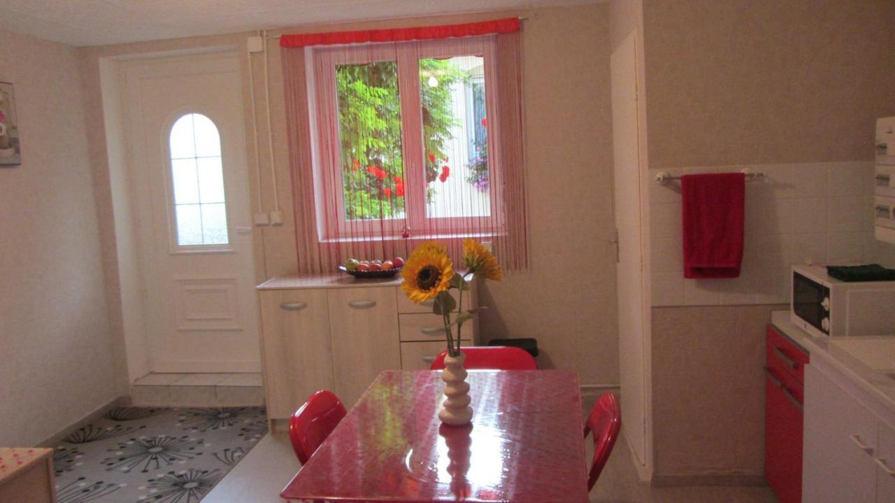 Les Glycines Bed & Breakfast Choloy Bagian luar foto